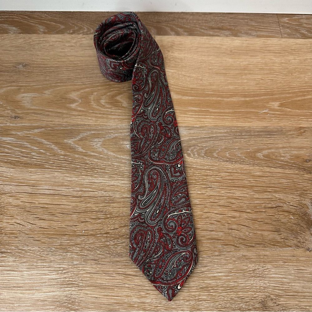 Pure Silk Made in Hongkong Red Paisley Men's Neck Tie